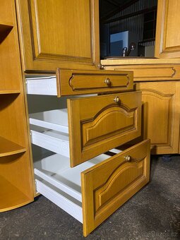 Masivní kuchyňská linka z Německa se spotřebiči - 17