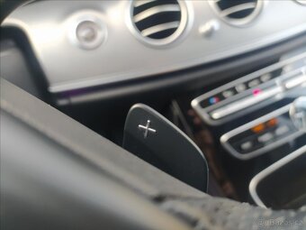Mercedes-Benz Třídy E 2,0 Avantgarde  E 220 d  4MATIC (2018) - 17