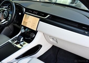 Jaguar F-Pace D200 AWD R-DYNAMIC ZÁRUKA PANO - 17