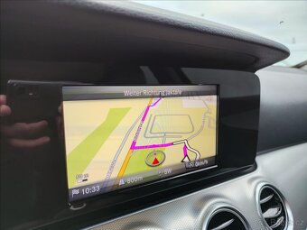 Mercedes-Benz Třídy E 2,0 220d  E 220 Avantgarde (2017) - 17