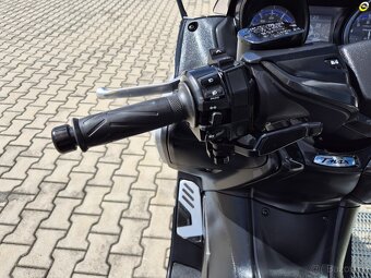 Yamaha T-Max 560 - 17