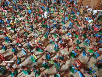 INDIÁNI A KOVBOJOVÉ Z NDR  330ks - 17