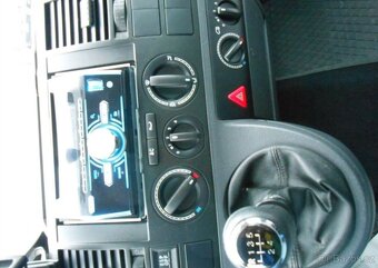 Volkswagen Multivan 1,9 TDI 92 kW 7Míst.Serviska nafta - 17