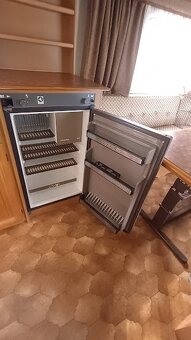 Knaus AZUR 560, chata na kolech - 17