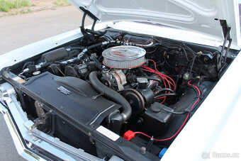 1966 Oldsmobile Delta 88 Convertible 425 V8 - po renovaci - 17