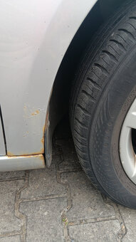 VW Touran 1,6 TDI, 77 kW, 5 míst, najeto 185000 km - 17