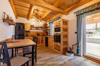 Apartmánový dům s lisovnou, vinným sklepem, venkovní pergolo - 17