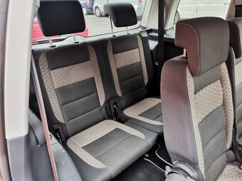 Volkswagen Touran 1.4TSi 103kw Cross 7míst - 17