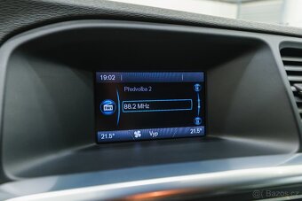 Volvo V60 2014 2.4 D4 AWD/AT 133 kW , tažné zařízení - 17