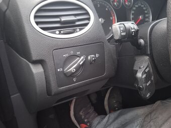 FORD FOCUS KOMBI II 1.6TDCi66kw,rv5/2006,JEDE PĚKNĚ - 17
