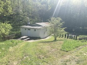 Opravená chata ve Štítarech u Vranovské přehrady - 17