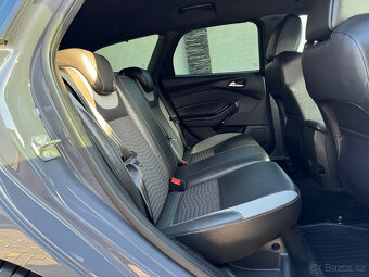Ford Focus Kombi 2.0 ST Edition Swiss 250PS - 17