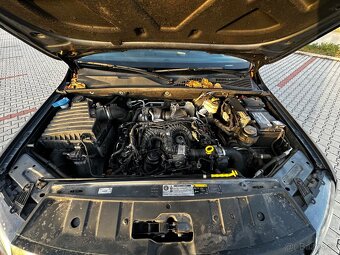 Volkswagen Amarok V6 / 106.000km / DPH - 17