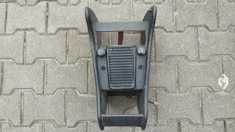Použitý dobový středový panel na rádio - Škoda 110R erko - 17