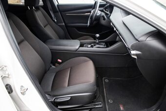 Mazda 3 90kW (2020). - 17