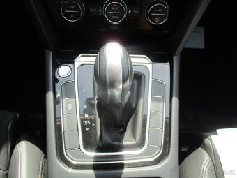 VW PASSAT TDI 140kW 4X4 DSG HIGHLINE 2018 CZ DPH - 17