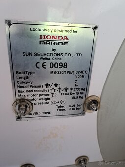 Motorový člun Honda HonWave T32-IE s motorem Honda BF15D3 - 17