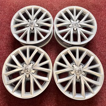5x114,3 R17 ORIGINÁL Alu Toyota Corolla 2022 - JAKO NOVÉ - 17