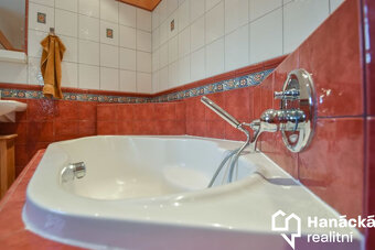 Pronájem podkrovního bytu 3+kk, 114 m²  - ul.... - 17