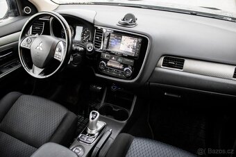 Mitsubishi Outlander 2.0 PHEV 4WD (2013) - 17