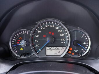 Toyota Yaris Hybrid automat / 2013 / ČR / 77 tis. - 17
