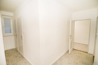 Pronájem bytu 2+1 po rekonstrukci nedaleko centra města - 17