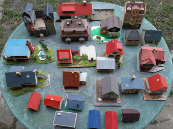 Vlačky  domečky  velikost N ,TT a H0 - 17