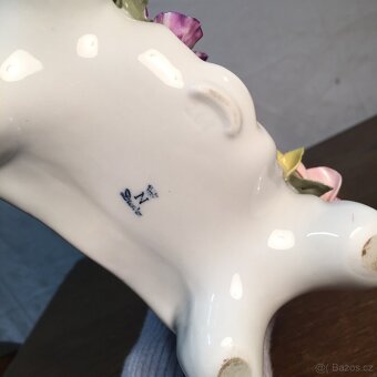 Porcelánové hodiny andělíček amorek květy DRESDEN - 17