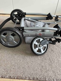 Kočárek na panenku zn. Chic - téměř nový - 17