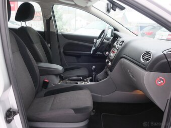 Ford Focus 1.6 i 74 kW 16V Ghia - 17