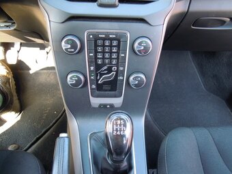 Volvo V40 D2 2.0D 88kw(120hp) r.v.11/2016 ČR - 17