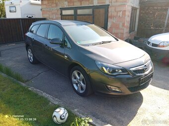 Opel Astra 106.000 km 2012  1.4 T benzín 1. Majitel . xenony - 17