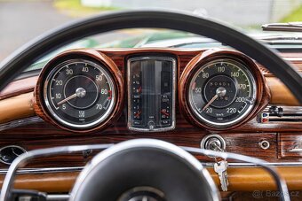 Mercedes Benz w111 250 SE - 17