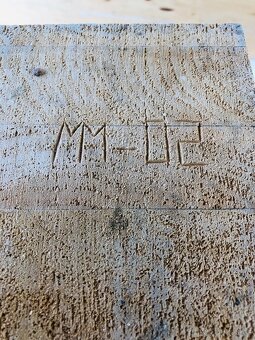 Vyřezávaný dřevěný stojan Antický sloup (NP004) - 17