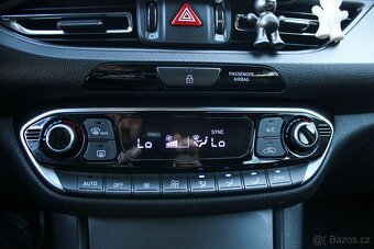 Hyundai i30 CW 1.6 CRDi mHEV Style DCT / AJ NA SPLÁTKY / - 17