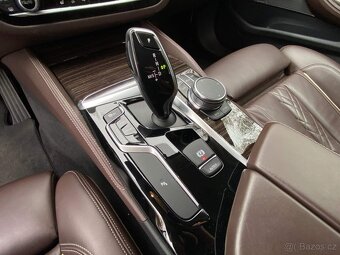 BMW 520d xDrive Touring LuxuryLine 2018 122tkm 4x4 klima ČR - 17
