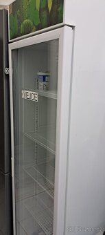 Chladící vitrina a další vybavení prodejny - 17