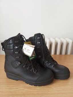 Vojenské maskáče a další vojenské oděvní součástky - 17