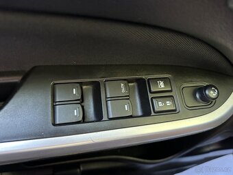 Suzuki Vitara 1,6 i 88 KW 4x4 82000 KM - 17