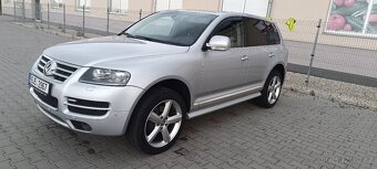 VW Touareg V10 5.0 TDI sleva - 17