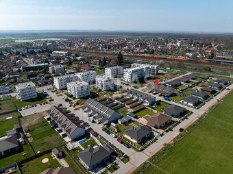 Velký Osek, prodej řadového rodinného domu 5+kk, 106 m2 na p - 17