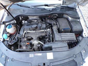 Volkswagen Passat 2,0 TDI DSG,XENON,TAŽNÉ,NAVI - 17