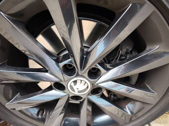 RAPID SPACEBACK 1.0 TSI 70kW 1.majitelka,koupeno v ČR - 17