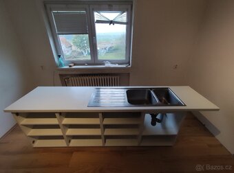 Moderní kuchyňská linka na míru - 17