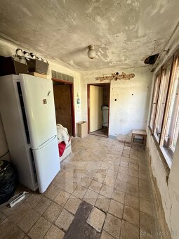 Rodinný dům na parcele o ploše 2248m2 v obci Krupá v okrese  - 17