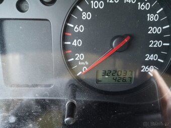 VOLKSWAGEN GOLF IV COMBI 1.9TDi - 17
