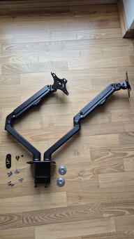 2x Acer Nitro XV240YPb + držák CZC.Office Curve Two Dual - 17