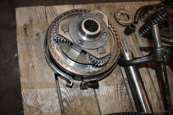 Zetor crystal převodovka obal meziskříň soukolí - 17