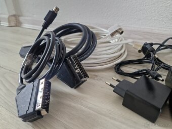Televize Samsung 32" + set-top box DVB-T2 + kabely - 17