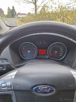 Ford Mondeo kombi 1.6 92 kW - 17